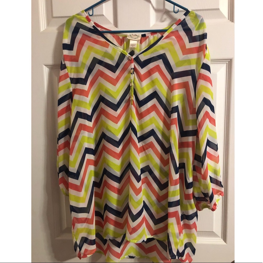 Chevron print Partial button up blouse